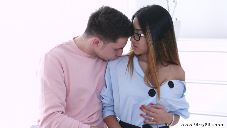 She is Nerdy: Asosyal müzik hayranı gözlüklü anal seks yapıyor