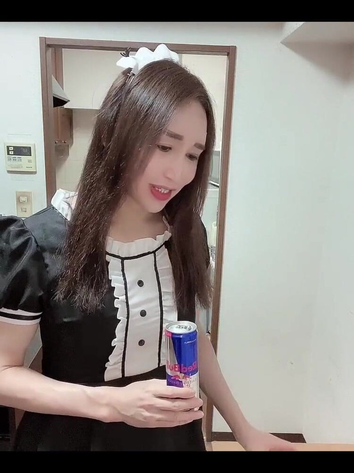 TS Shizuka: Shemale Maid Cum Drink