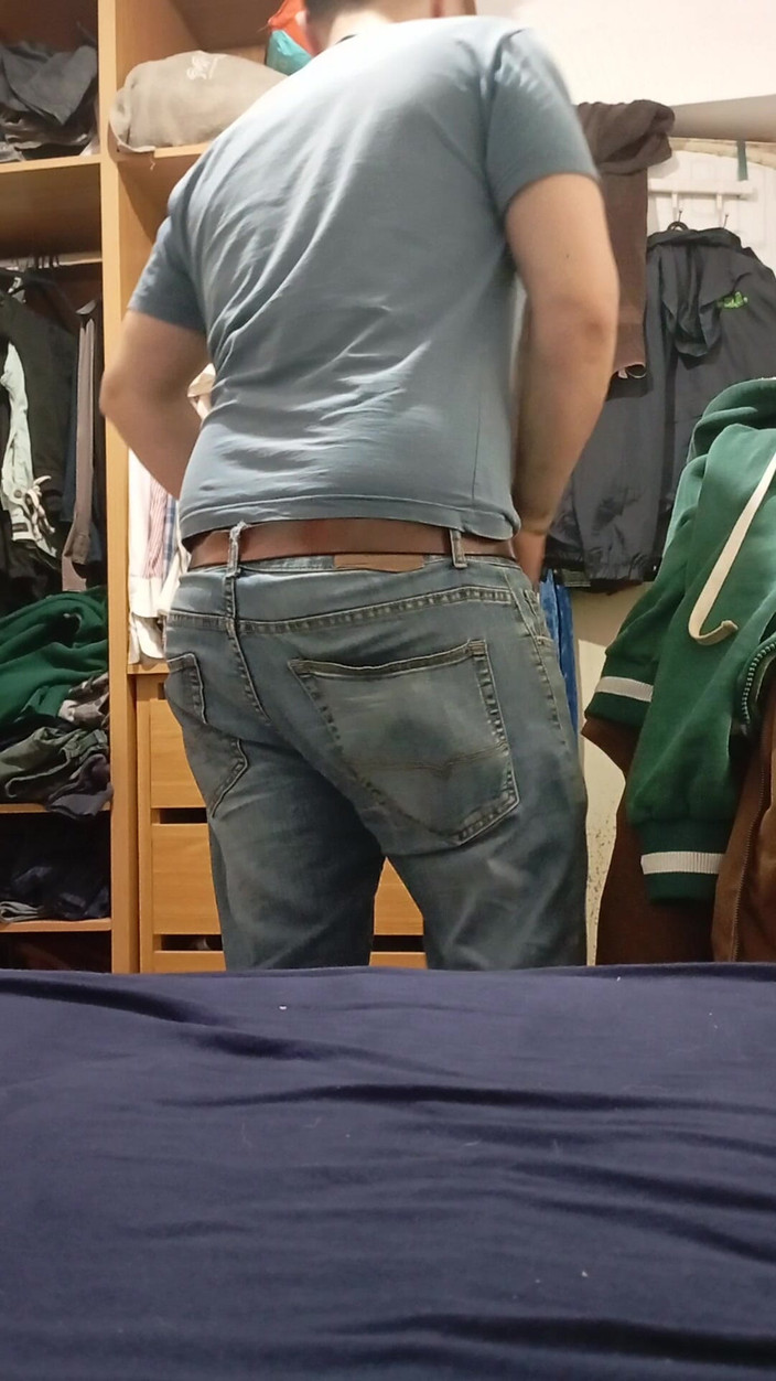 A large Portuguese dick: Spogliati