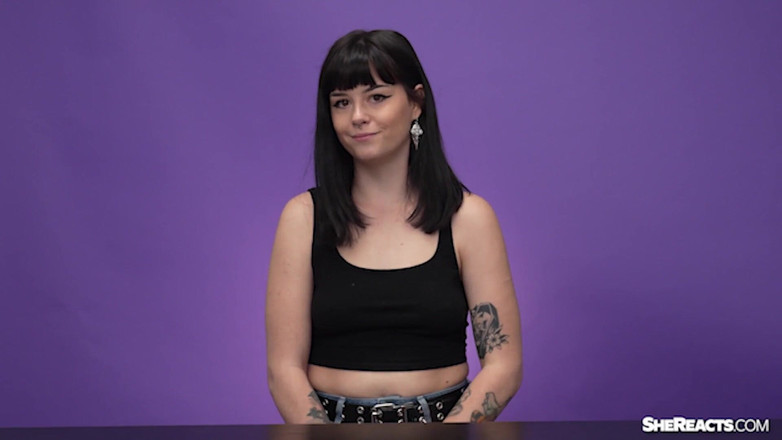 SheReacts: Milf getatoeëerde schoonheden beoordelen monsterlul masturbatie-ontploffingen
