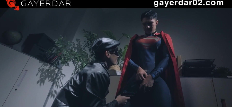 GAYERDAR: Mgc-001 Człowiek ze stali kutas zostaje osuszony z wytryska