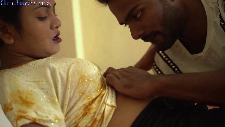 Queen star Desi: Một cặp đôi người Ấn gợi cảm làm tình