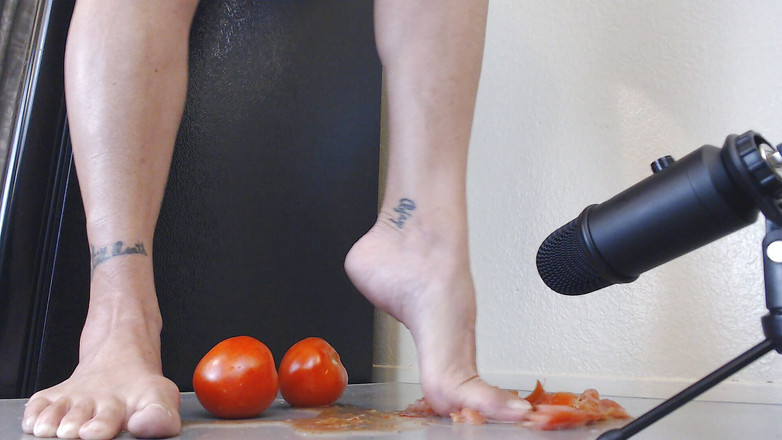 Abby Anna: ASMR 番茄赤脚吞精