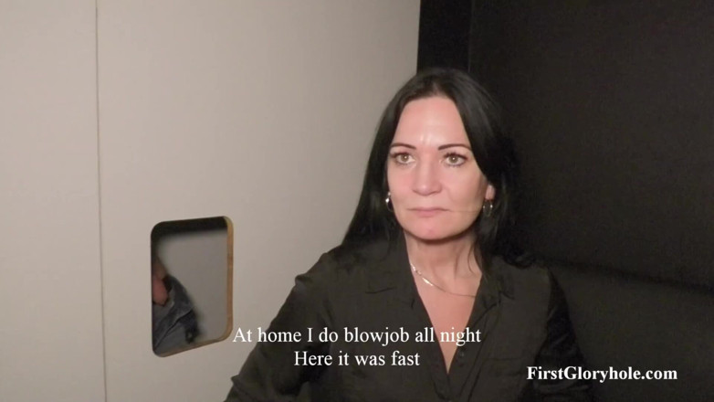 First Gloryhole: Dojrzała kobieta 43 lata Helen - Pierwsza Gloryhole część 4