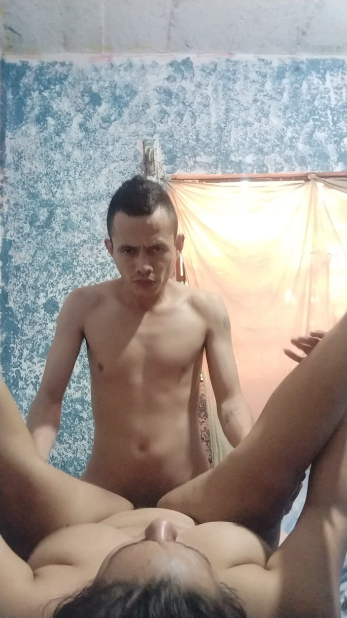 Aldo Octaviano: 我的妻子张开双腿