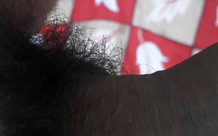 Mahalaxmi0330: Njut av figuren av min flickvän som har djup hals