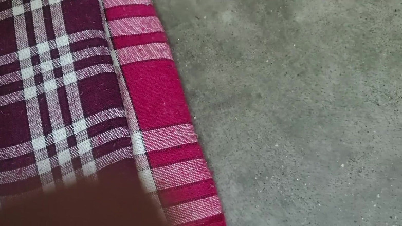 Desigirl37: Hintli bakire kız erkek arkadaşını ilk kez sikiyor