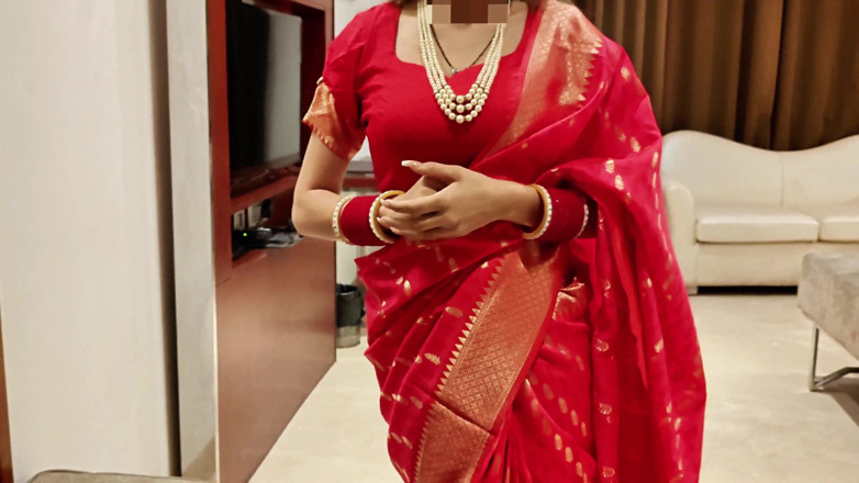 Sassysonia: Дезі індійська новоспечена бхабхі не може контролювати свої емоції і переконувала його займатися сексом з власною бхабхі.