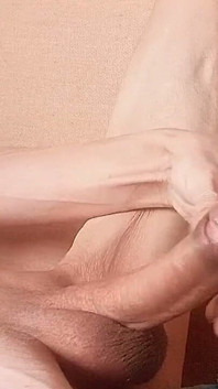 Neuvěřitelné vzrušení, ohromující orgasmus, velkolepý penis a sperma tak sladké jako kondenzované mléko