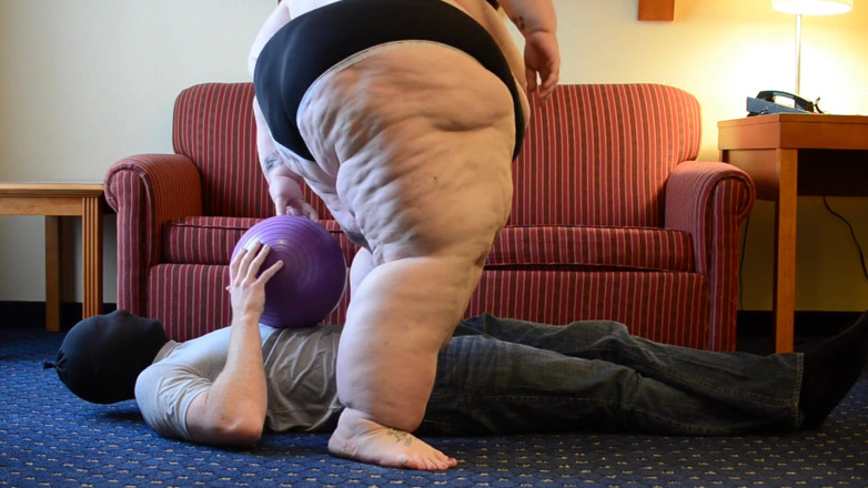 Full Weight Productions: Savannah bermain dengan telur