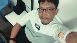 Bố sục mạnh, bắn tinh đầy tinh, và tôi không thể cưỡng lại việc nếm từng giọt