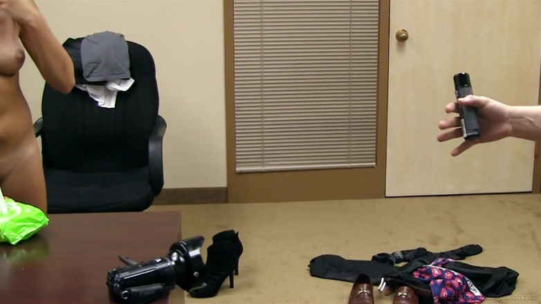Backroom Casting Couch: كان من الجيد لو أخبرتني ليا أنها تنفث عندما تنزل.