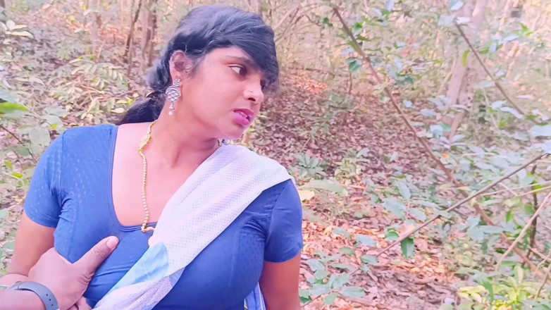 Telugu honey lips: 德西户外丛林操逼。继母和继子在森林里重口味啪。泰卢固肮脏的谈话。
