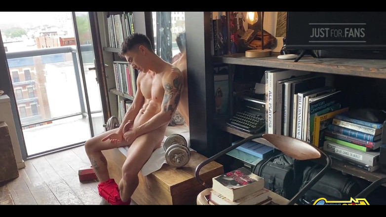 Cody Seiya: โพสท่าอย่างรวดเร็วสําหรับวัน Rick ที่น่าทึ่ง!