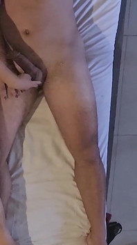 एमेच्योर युगल त्रिगुट, गर्म सुनहरे बालों वाली, व्यभिचारी पति के लिए दोस्त को आमंत्रित करता है