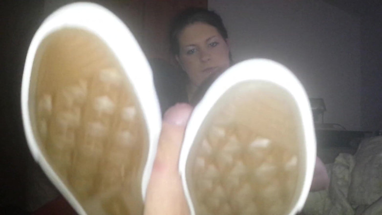 Caralia Deluxe: Footjob mit schuhen und schwanz-masturbation