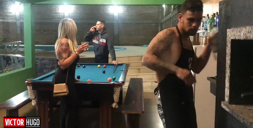 VictorHugo: बारबेक्यू के बाद हॉट टैटू वाली बूढ़ी औरत को चोदना