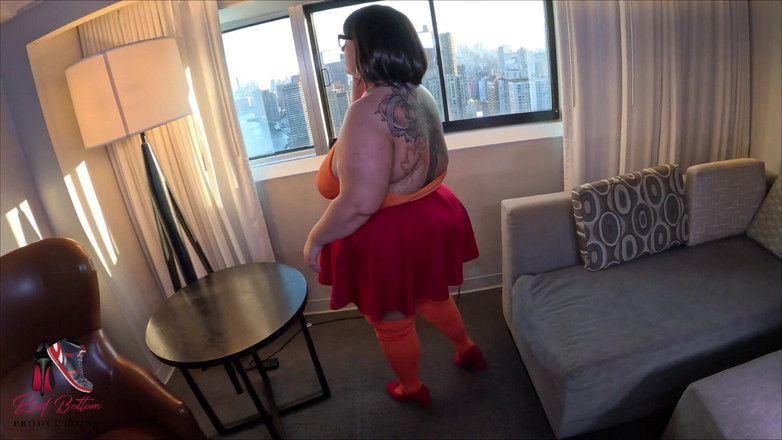 Reds Fetish Emporium: Velma BBW fart Giantess