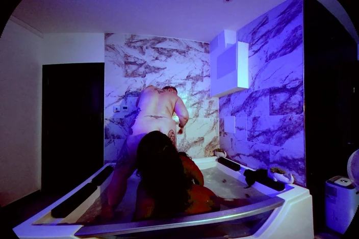 Playhard VR: Livie Coco Bath Time Sex