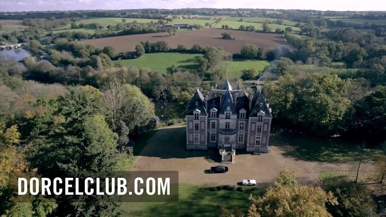 Dorcel Club: ทรีซัมร้อนแรงกับสาวสวยสองคน