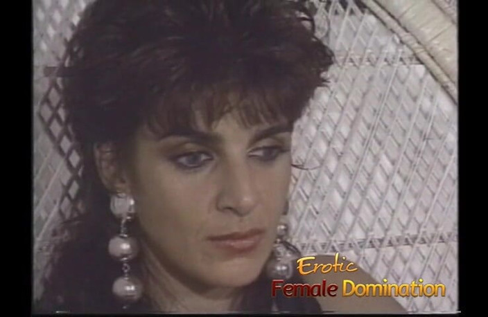 Erotic Female Domination: Domina-MILF und ihre sklaven