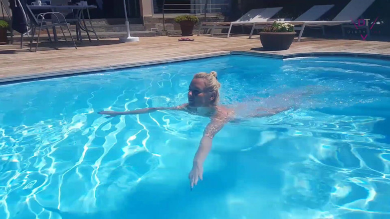 Dirty Tina: Pee at the pool