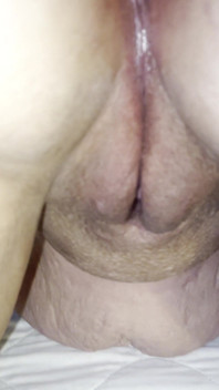 Shaking My Ass with My New Plug