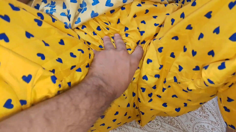 QueenbeautyQB: Sexy Bhabhi Intentionally Showed Her Bra Strip to Brother-in-law