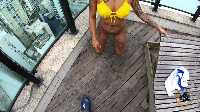 Blackstar xxx: Zierliche brasilianische baddie in den arsch auf dem Penthouse-Balkon geknallt