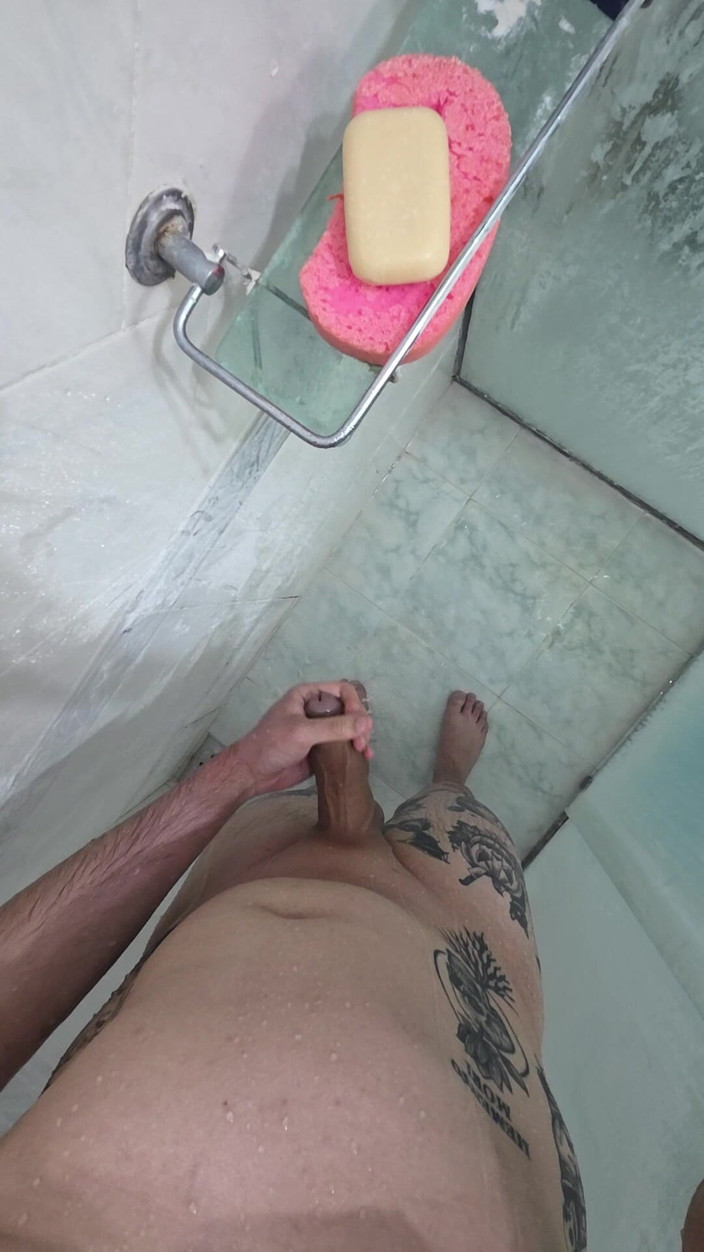 Lkdick8: Mi masturba sotto la doccia