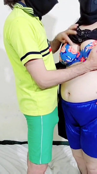 Une prof fait l’amour anal avec une chaudasse musulmane