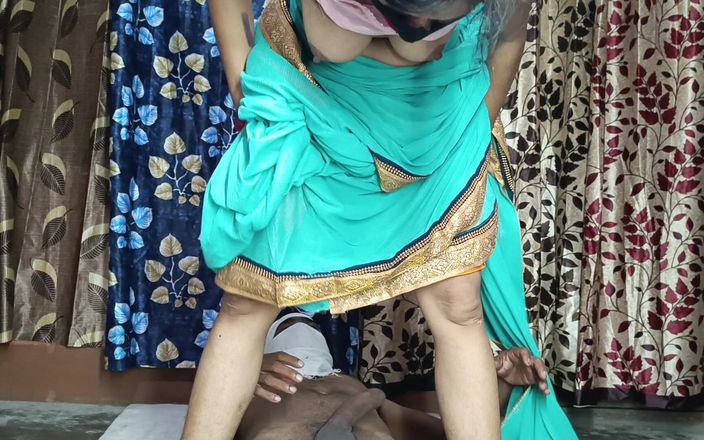 Asha Devi: India masturbándose con Chuck