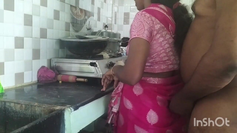Funny couple porn studio: Kongkek duduk di dapur Tamil