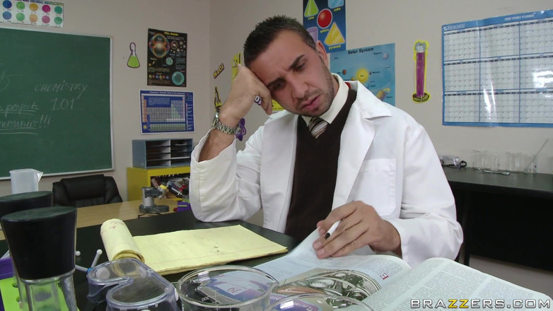 Brazzers University: Brazzers University - Sienna West travaille sur une formule sexuelle et...