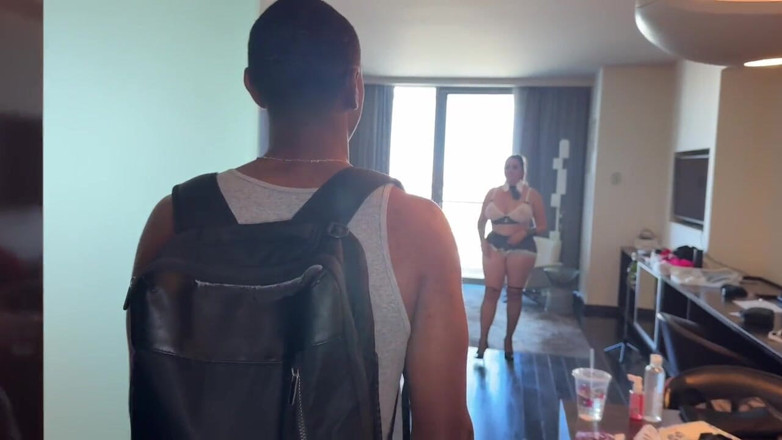 Cory Strokes: Pembantu semok latina dientot habis-habisan sama kontol besar pria kulit...