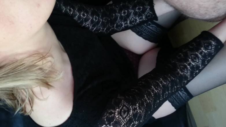 Titi77: Ihr Kleines Unter Ihrem Kurzen Kleid, Um Einen Kleinen Schmalen...