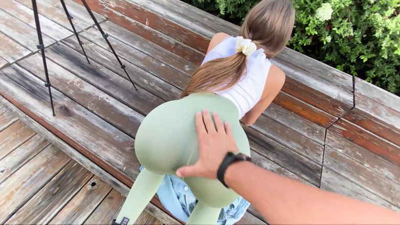 Voodoo: Ošukaná do zadku fitness kočičky ve veřejném parku