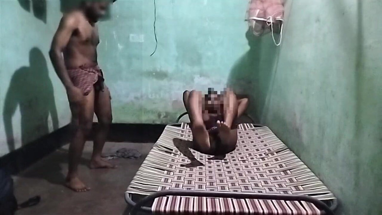 Desi Tits: Il vicino nonno ha scopato un twink boy