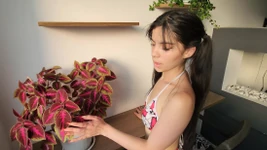 吞下摄影师的精液，以免失去工作