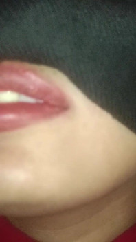 Queen4desi, petite amie sexy, se fait baiser en public