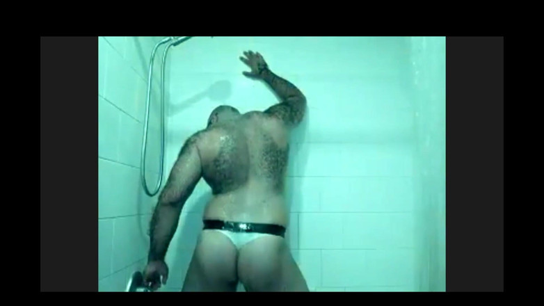 Lobo: Hier is een leuke doucheshow