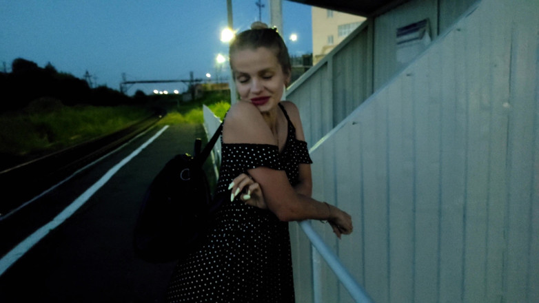 S-Wife Katy: 기차에서 기다리고 있던 의붓여동생이 핫한 자지와 보지를 얻었습니다.