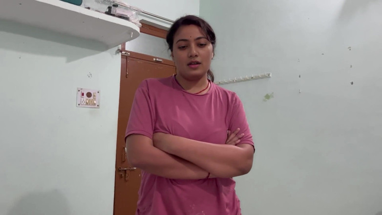 Hotty_ragini: Adik tiri besar marah dengan saya, kami berkongsi katil bujang,...