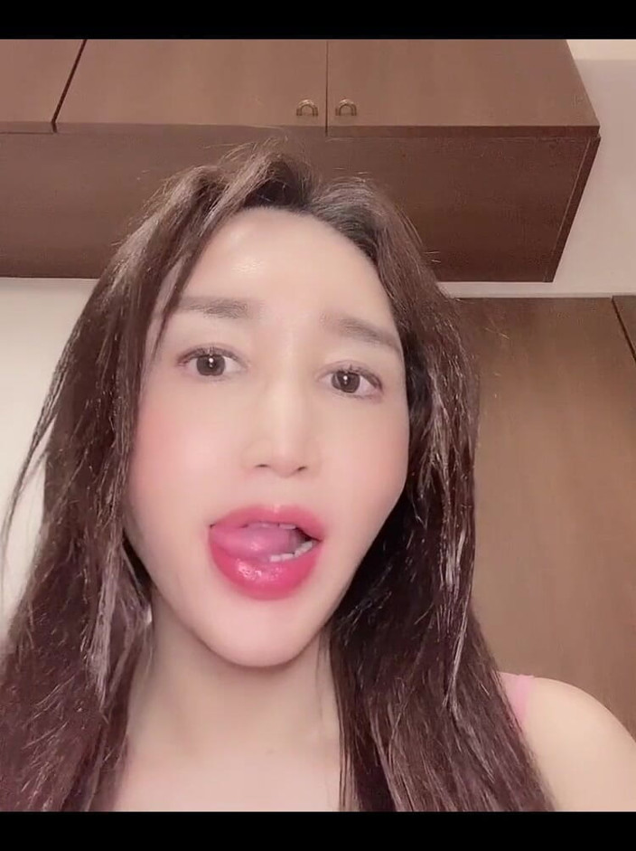 TS Shizuka: Це відео для фетишу слини людей