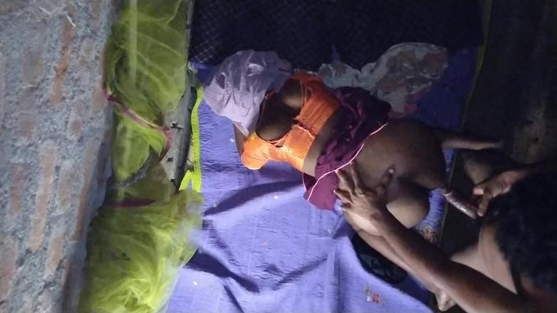 Pumi: Sexo duro con india por la noche Video de sexo...