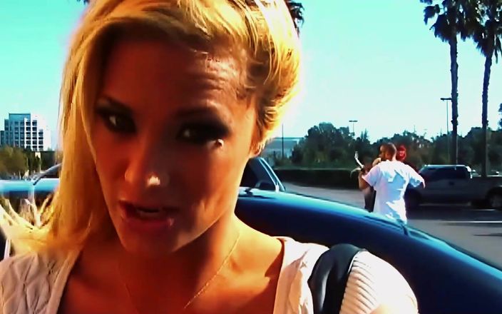 FapFlare: Blond bombshells Shyla Stylez i Nikki Benz pragnienie ogromnego kutasa