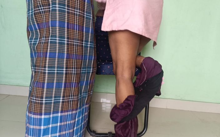 Laxi ammu: Clínica enfermeira curtindo romance com padrasto