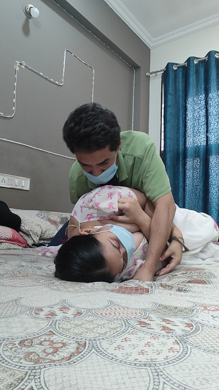 Crystalcouple: Жена друга трахается в моей комнате