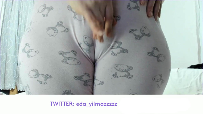 Bigass_sexy_bigboobs: Camel toe- masturbatie in pyjama- Turkse porno- Turkse milf