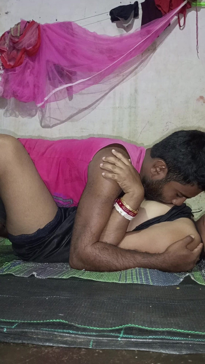 Mg3947731: 印度女孩紧致阴户性爱，热辣性爱与肮脏的印地语音频